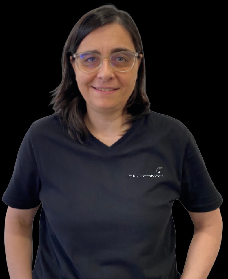 Laura, departament administratiu de SIC Refinish